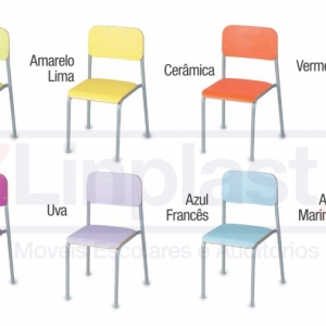 Cadeiras coloridas